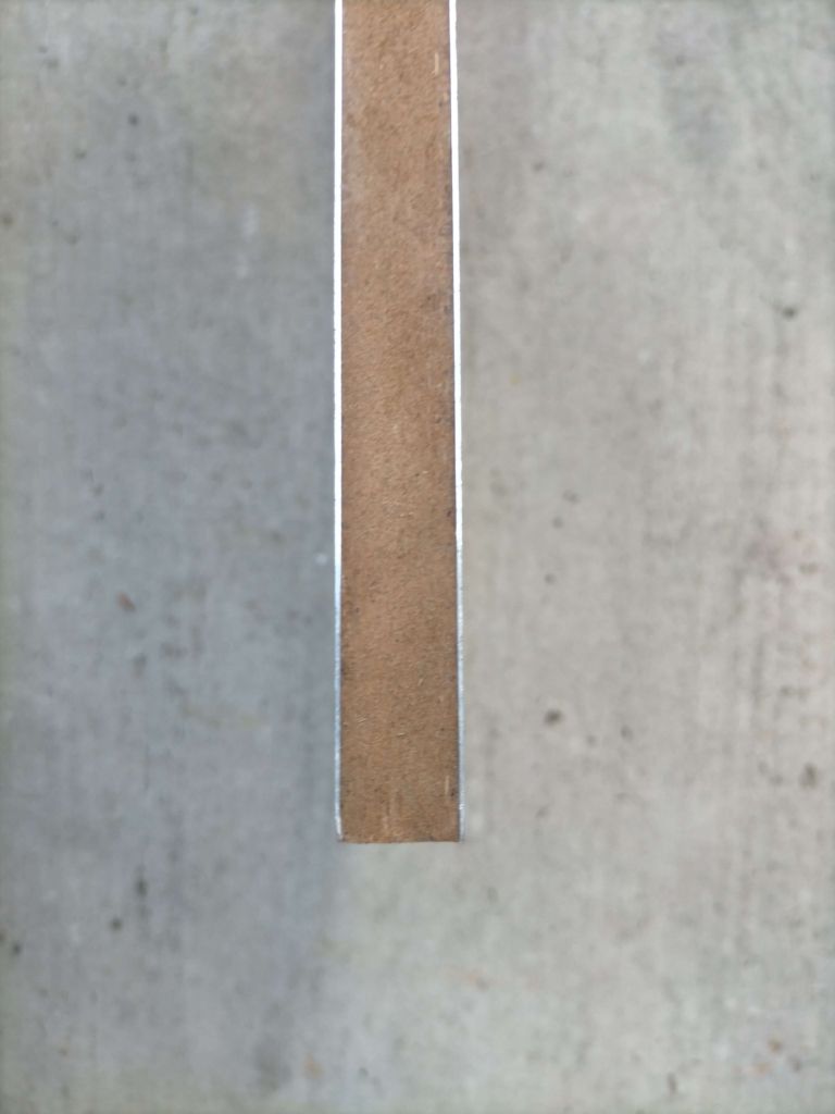 １５ｍｍのMDＦボードに両面０．５ｍｍ程のアルミ板を接着した床材縦