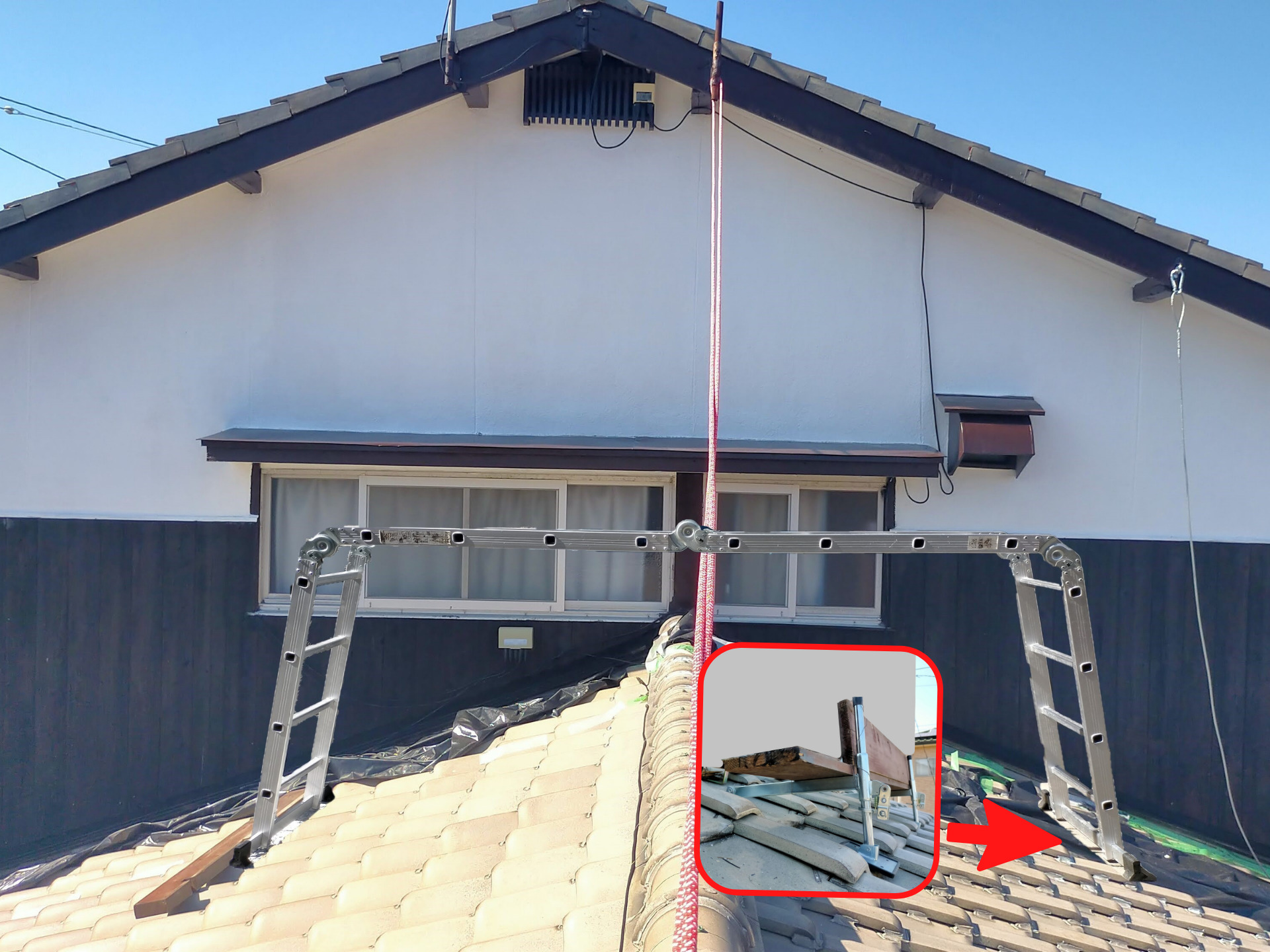 多機能アルミはしご4.7mを屈折させて脚立・馬として使用するパターン2。外壁塗装DIYで平地・低所作業に対応した自作足場の設置例