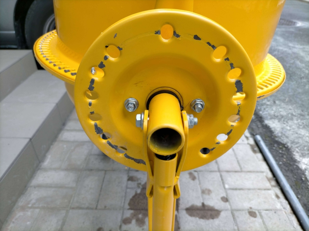 まぜ太郎AMZ-30Yのドラム固定ストッパー部のクローズアップ。