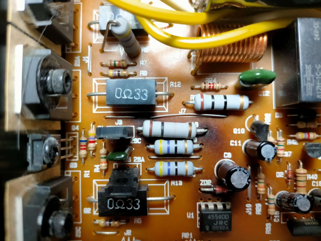 Classic Pro CP400内部の基板焦げ（抵抗器R18付近）