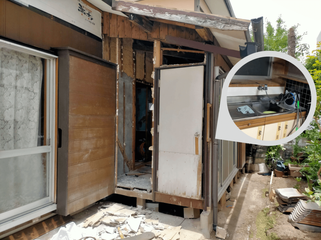 DIY減築前の台所内部に設置されていた既存の台所水栓の状態