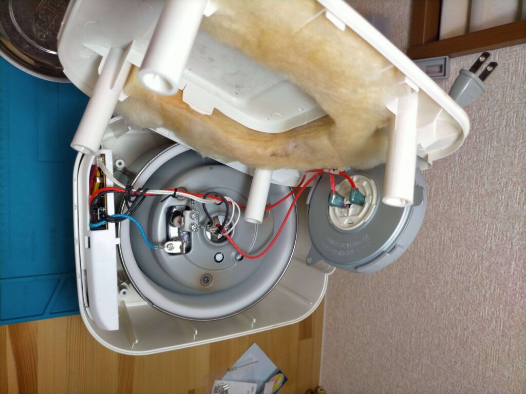 裏ブタを取り付ける