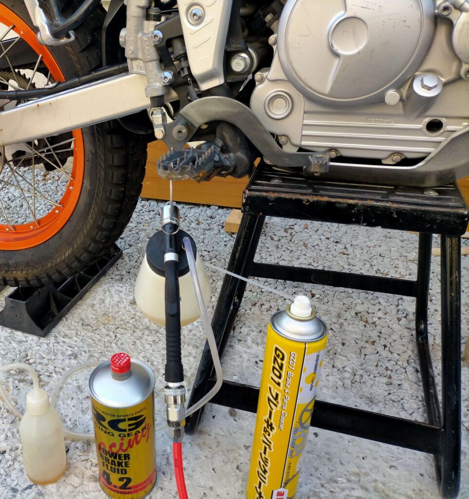 ブレーキブリーダーをつなぐ