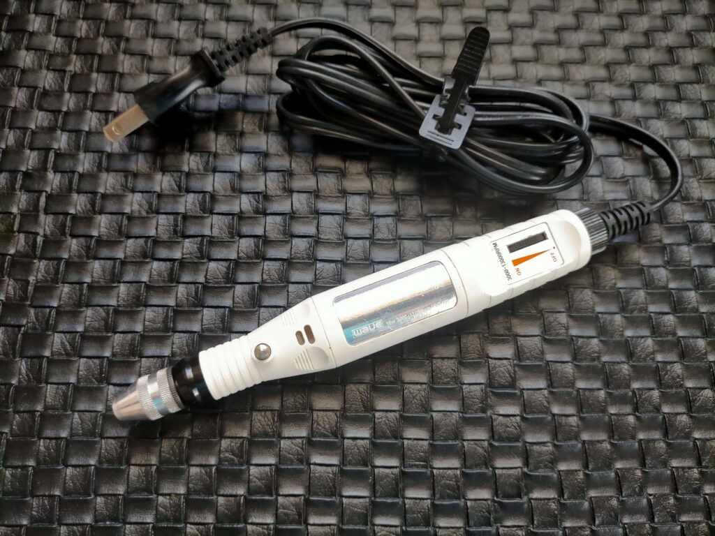 比較対象となる市販の安価なホビールーター（リューター）の外観