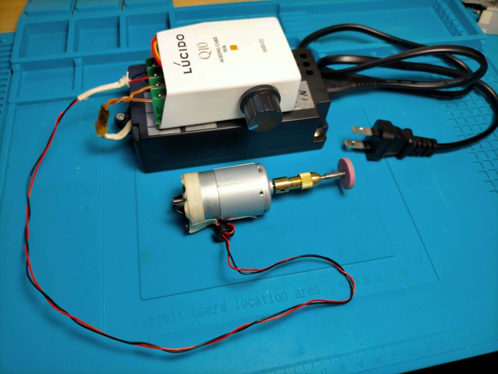 DCモーター・プリンター電源基板・DC-DCモーター速度コントローラーを配線接続した全体の様子