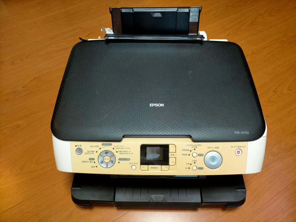 自作ルーターのベース素材となるEPSON PM-A750プリンターの外観