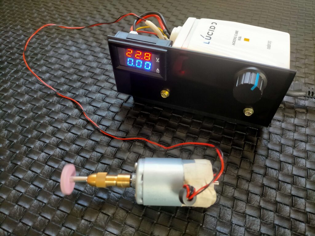 電圧電流計を定格30V以内で動作させた際の正常動作状態