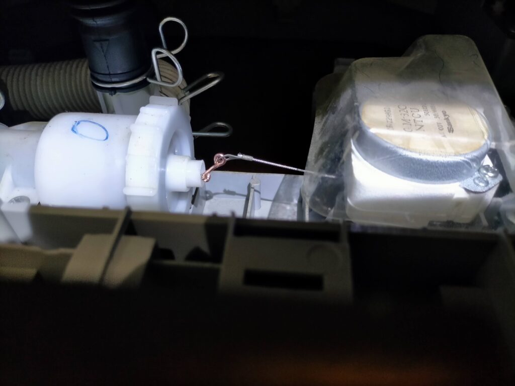 排水弁が閉じた状態（洗濯中・水を貯める）