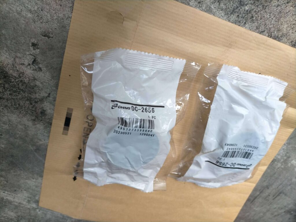 Amazonで注文した新品のタイロッドエンドブーツ(交換用部品)