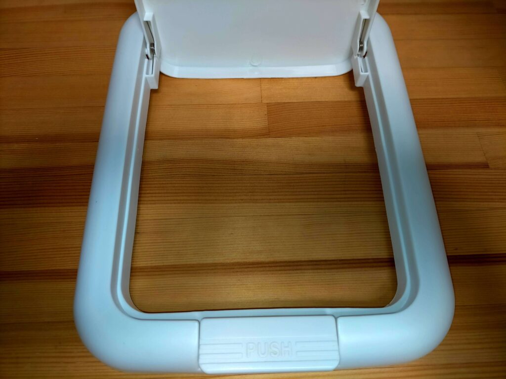 ゴミ箱蓋の加工前（サーボ取付箇所）