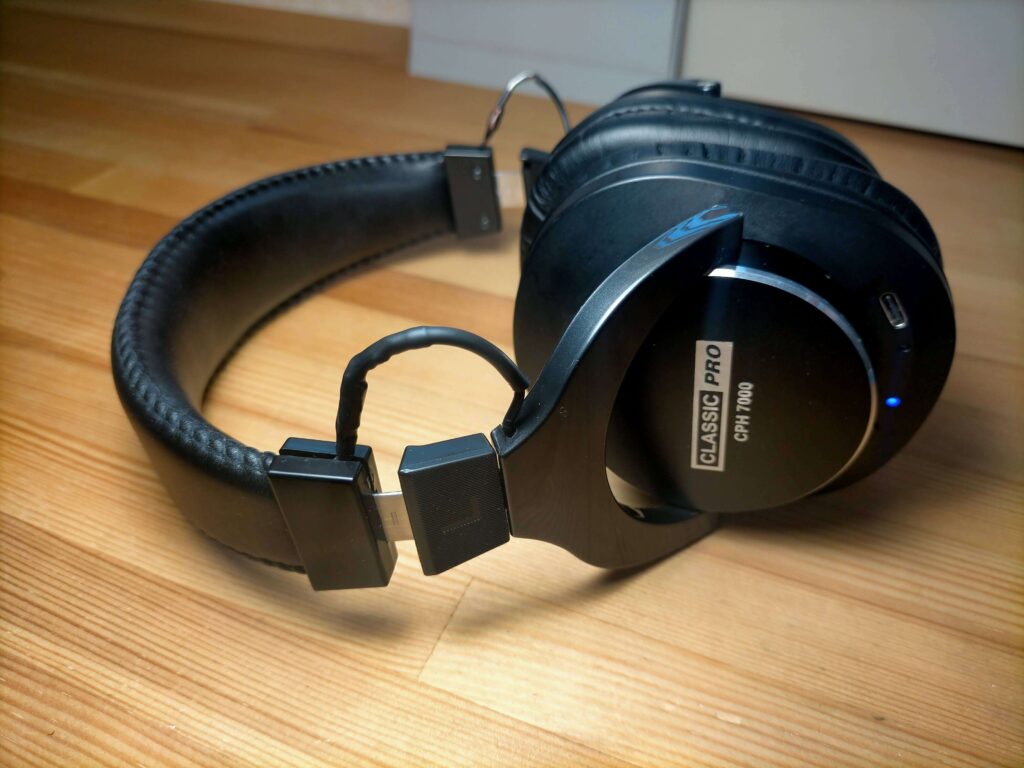 ケーブルを熱収縮チューブで保護(UVレジンで追加補強)