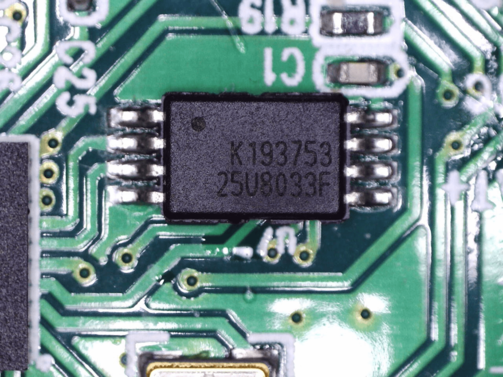 CPH7000BTメイン基板に実装されているフラッシュメモリ「25U8033F」