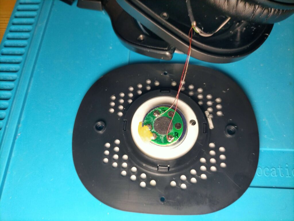 右ハウジング内ドライバー