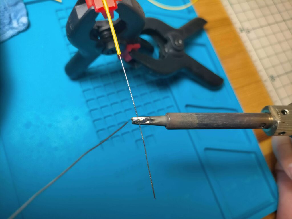 適当な撚線に予備はんだ(ケーブル延長用)