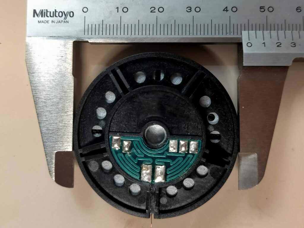 ドライバーユニット純正品の実測（ノギスで直径確認４５ｍｍ）