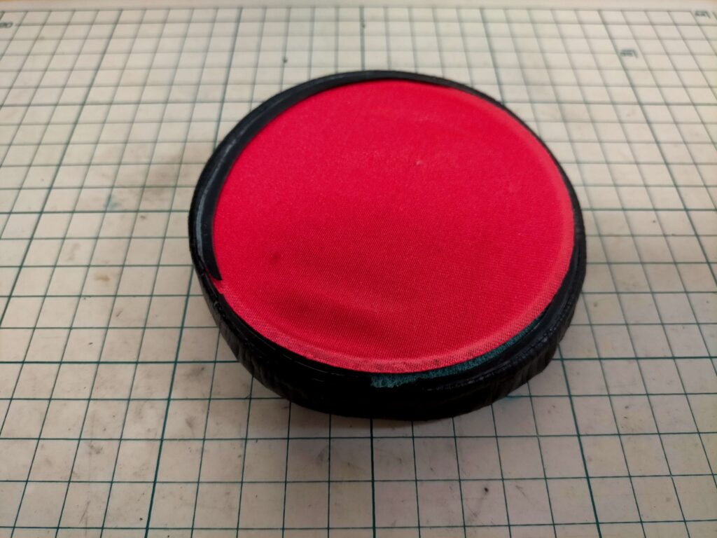 劣化してボロボロになったイヤーパッド裏