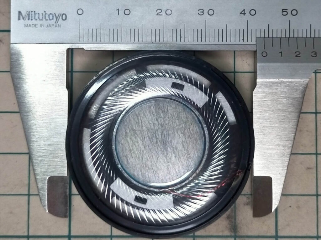 ドライバーユニット交換品の実測（ノギスで直径確認）４４mm