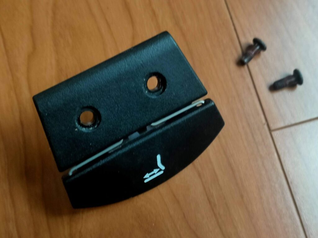 初代コンテッサ座面固定レバーの表側