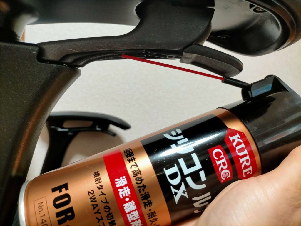 アウターケース内にシリコンオイル注入（ワイヤー滑り改善）