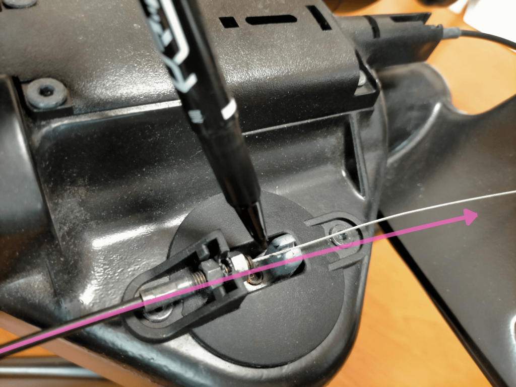 ワイヤーをカットするための目印を入れる（長さ調整）