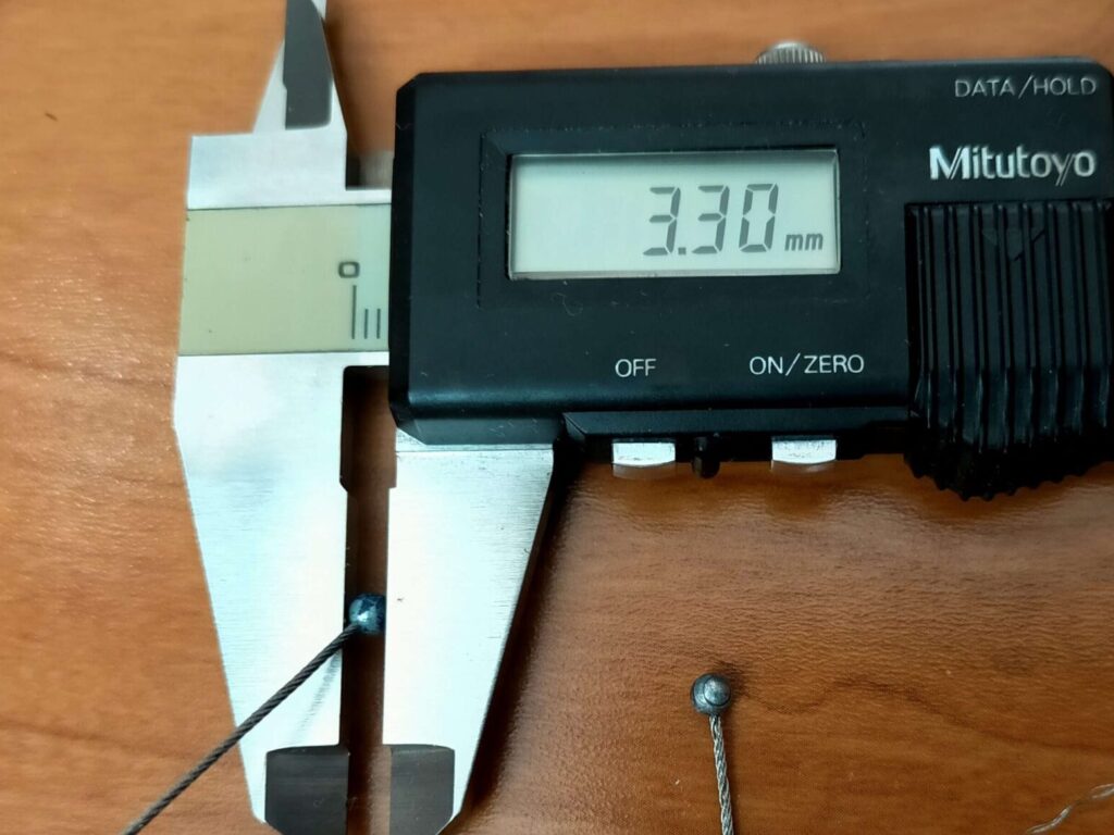 オカムラコンテッサの座面高さ調節ワイヤーロープ両端の玉径3.3mm（純正サイズ）