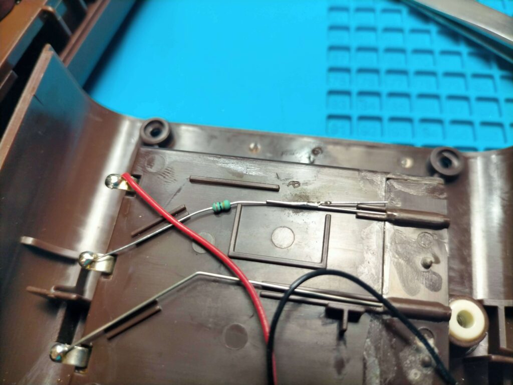 電池BOX裏の０．２５Ω抵抗器