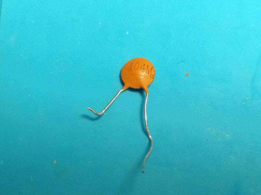 バンクマンのDCモーターに付いていたセラミックコンデンサ０．１μF