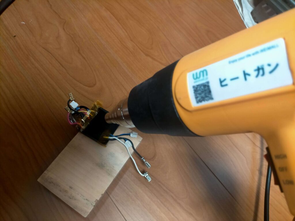 
コントローラを分解する前に樹脂の上からヒートガンであぶってから仮組みしてモーター動作チェック