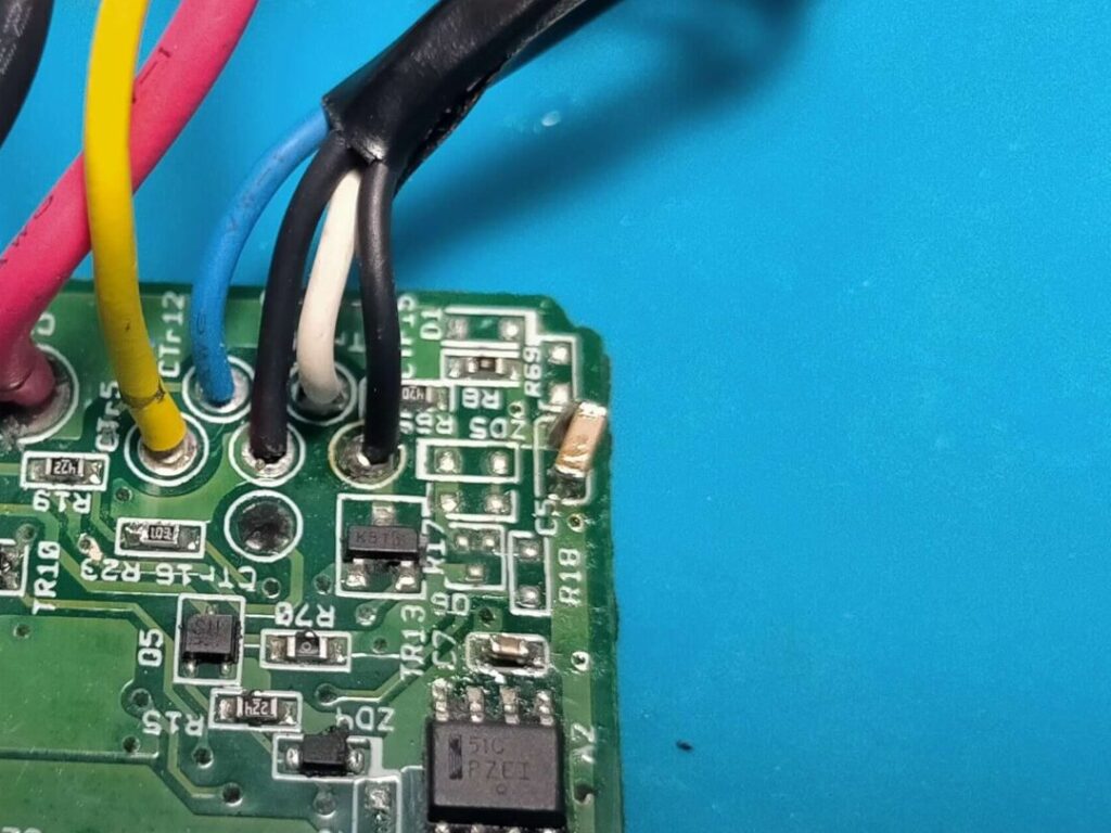 C5コンデンサを大きいサイズで無理やり実装（40pF同容量）