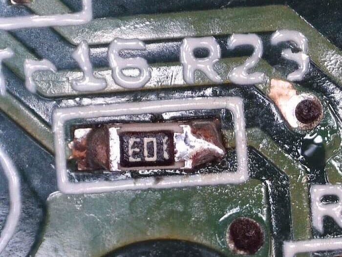 R23チップ抵抗を許容誤差5%の部品で交換（手持ち部品で代用）