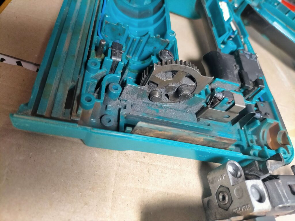 ギヤプレートに組み込まれた状態のスパーギヤ