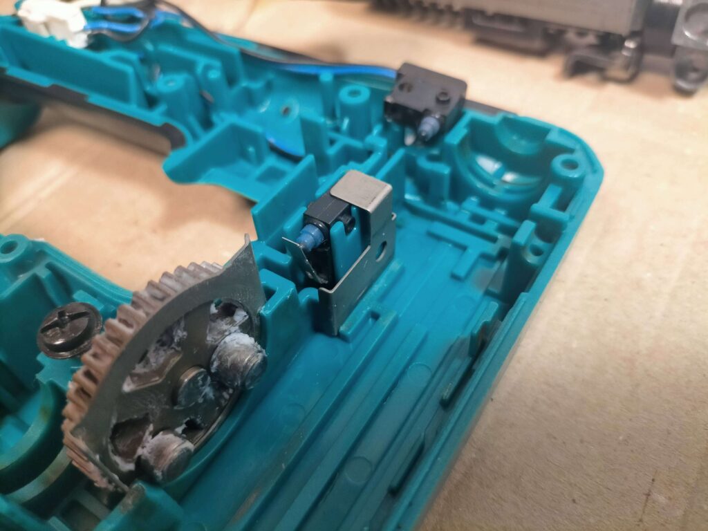 スパーギヤ・コンプレッションスプリングスイッチ・スライドプレート組み付け