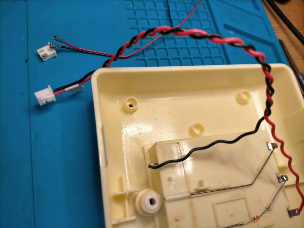 PCファンのXHコネクタをケーブルごとバンクマンの電池BOXにはんだ付け