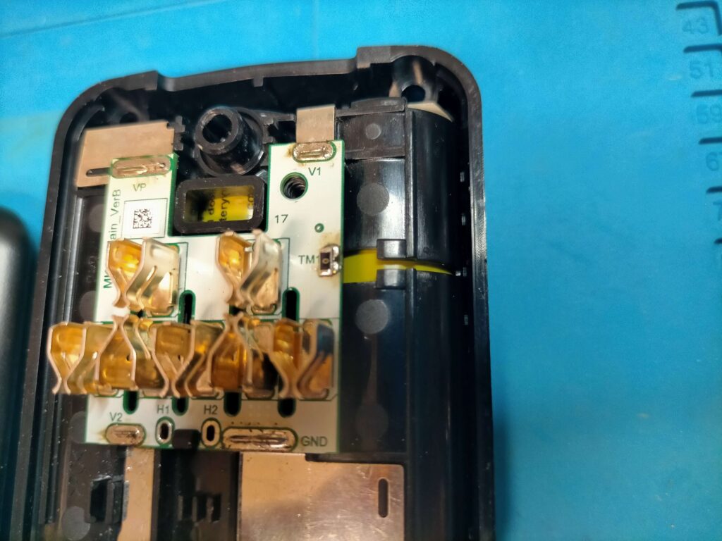 サーミスタを0Ωチップ抵抗(ショート)に交換(125℃以上想定・充電不可)