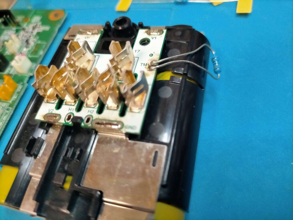 サーミスタを100kΩ抵抗に交換(-26℃想定・低温エラーで充電不可)