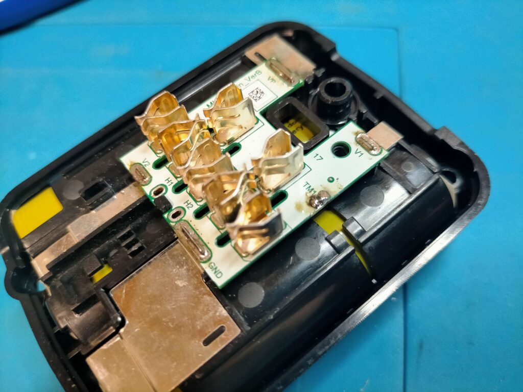 サーミスタを2kΩチップ抵抗に交換(85℃想定・充電可能を確認)