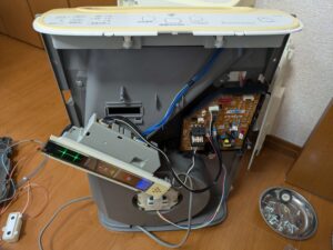 メイン基板からセンサーのコネクタを全て外して運転実験（問題なく動作）