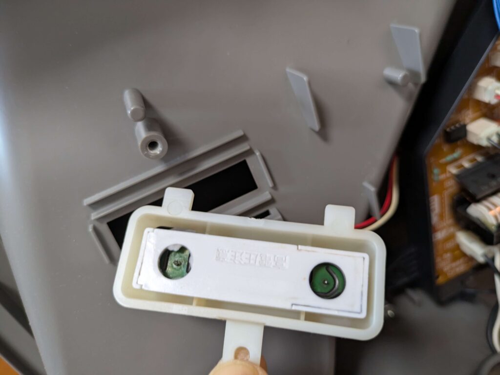 シャープのプラズマクラスター発生ユニット（総運転時間約19,000時間で停止仕様）