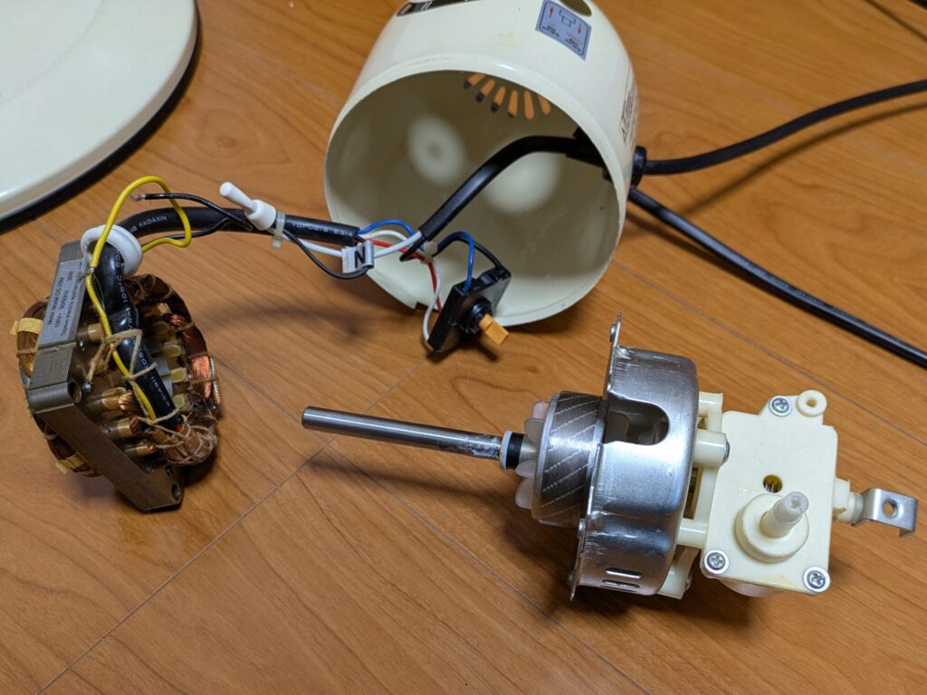 ローター軸、後ろモーターケースにステーターを挿入