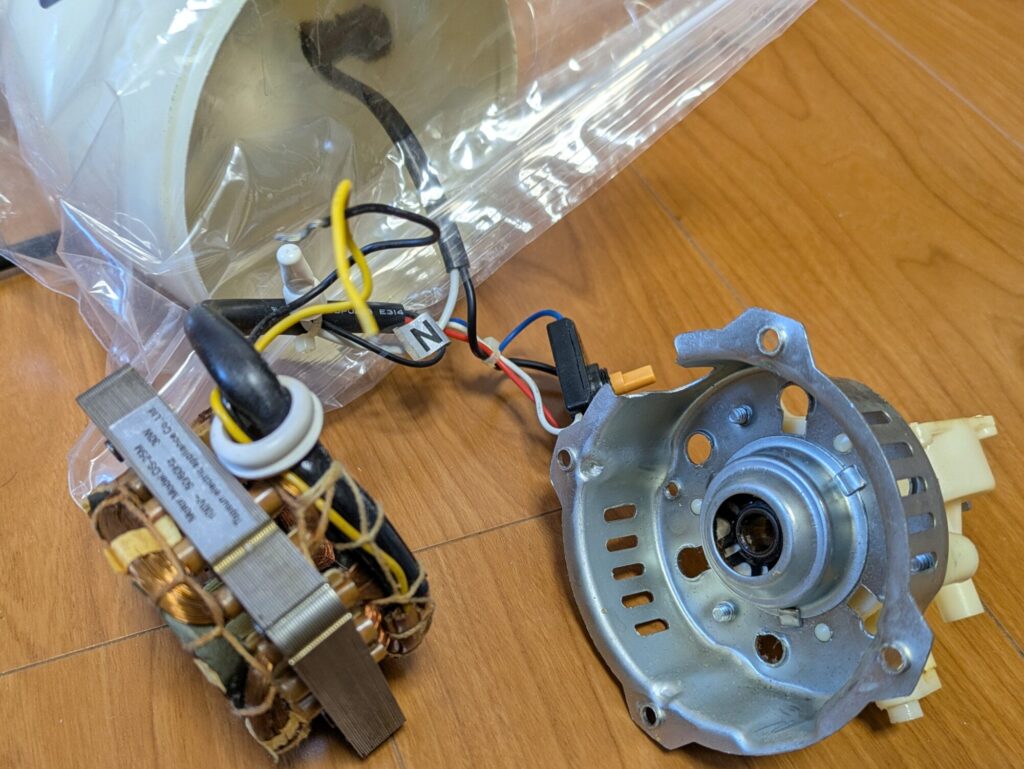 モーターステーターと後ろ側モーターケース分割後