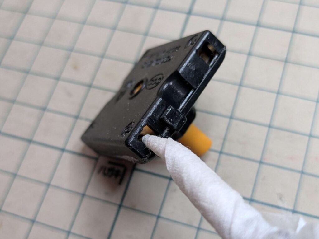スイッチ（3スピード切替）のケーブル接続接点清掃作業