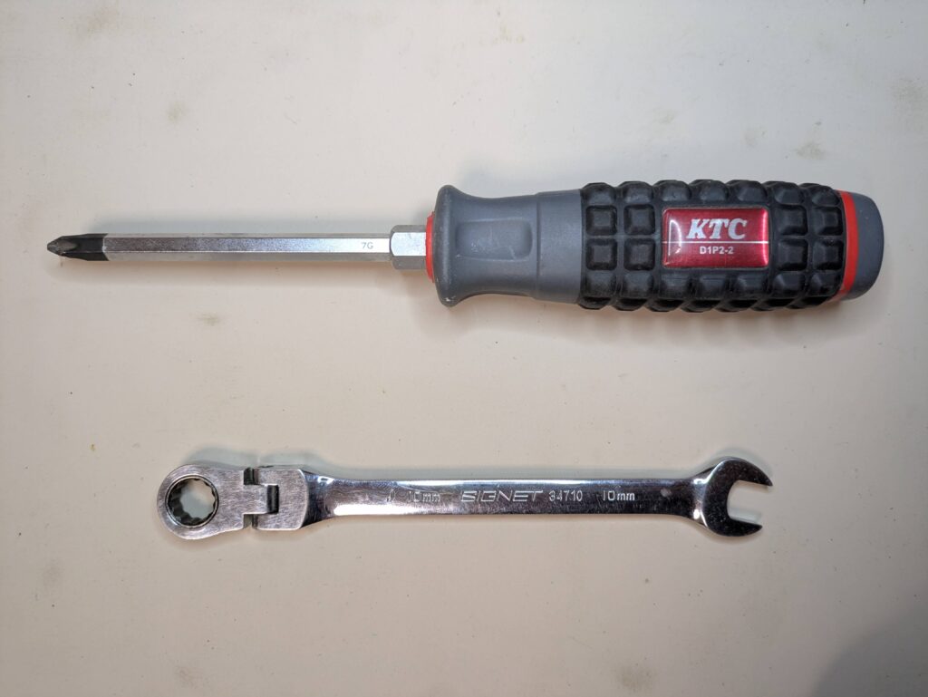 プラスドライバーNo.2、１０ｍｍスパナ