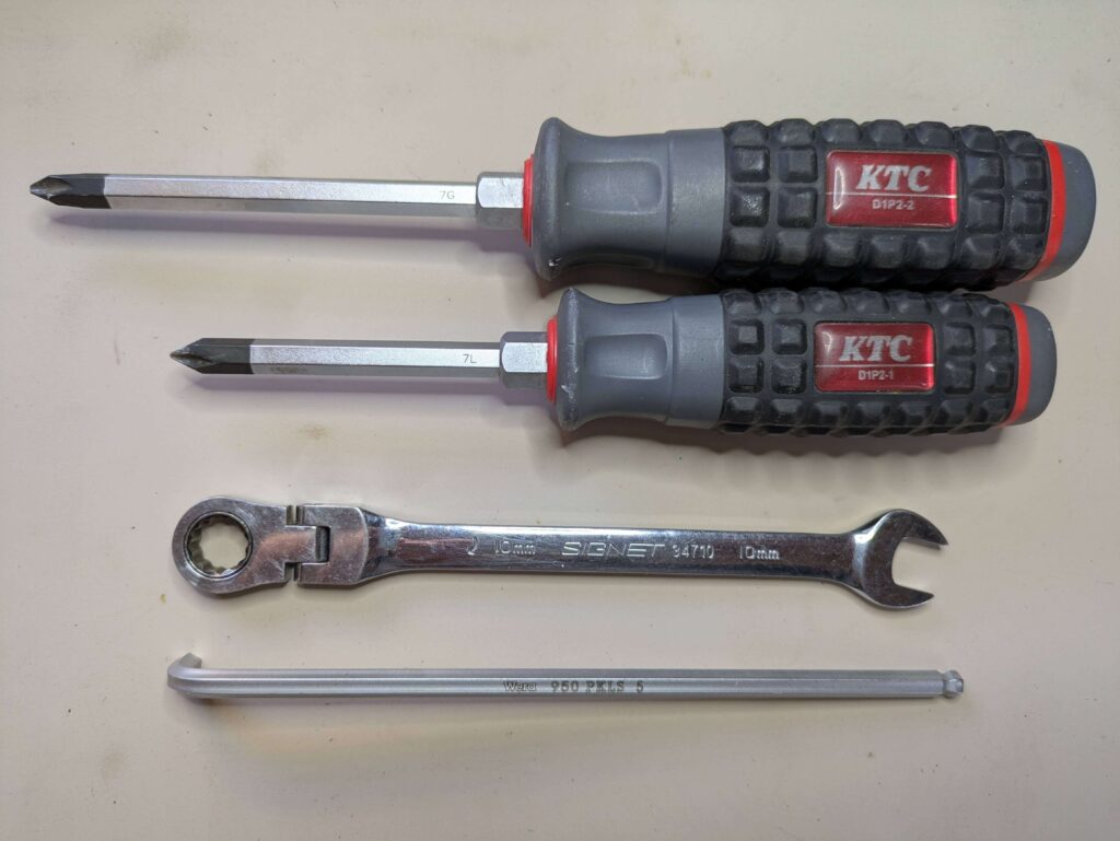 電動自転車変速機修理に使用する工具一式（プラスドライバーNo.1・No.2・スパナ10mm・六角レンチ5mm）