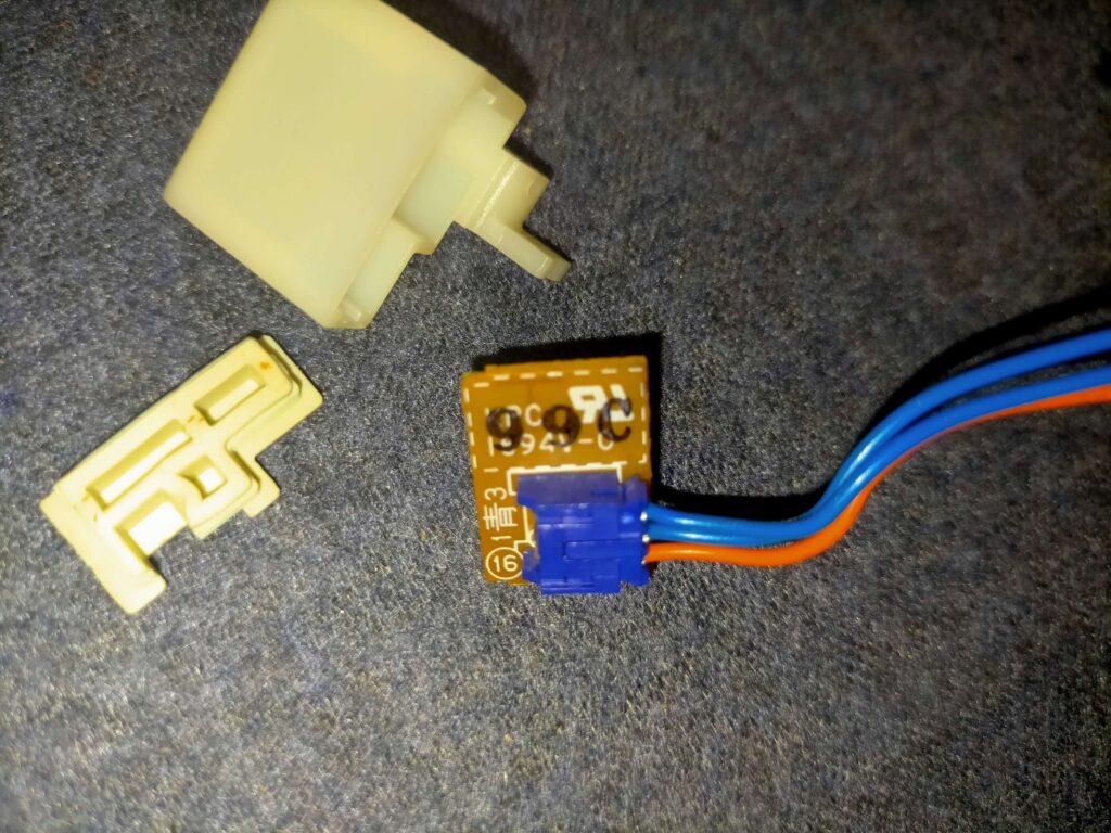 ホールIC（磁気センサ）ケースから出した裏