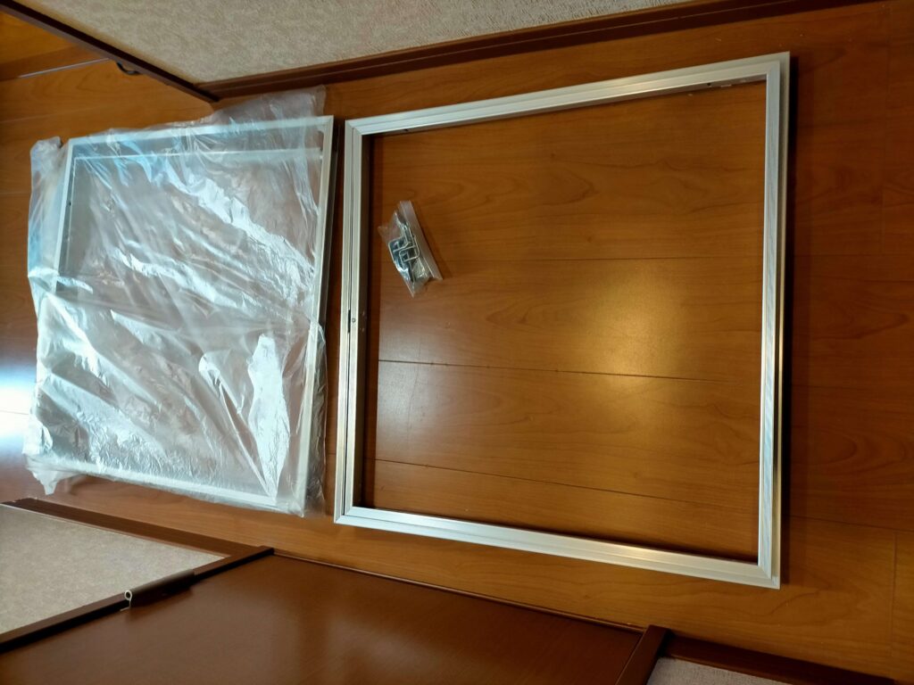  コーナンオリジナルアルミ天井点検口600mmシルバー（ニコイチ改造用）