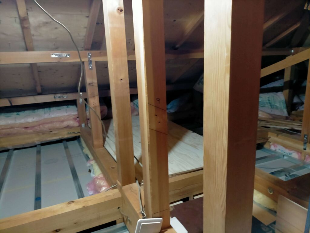 雲筋交いの元の位置をマジックでケガキ（マーキング）して記録