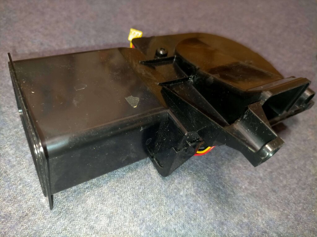 TOTO ウォシュレット脱臭ファンの裏側