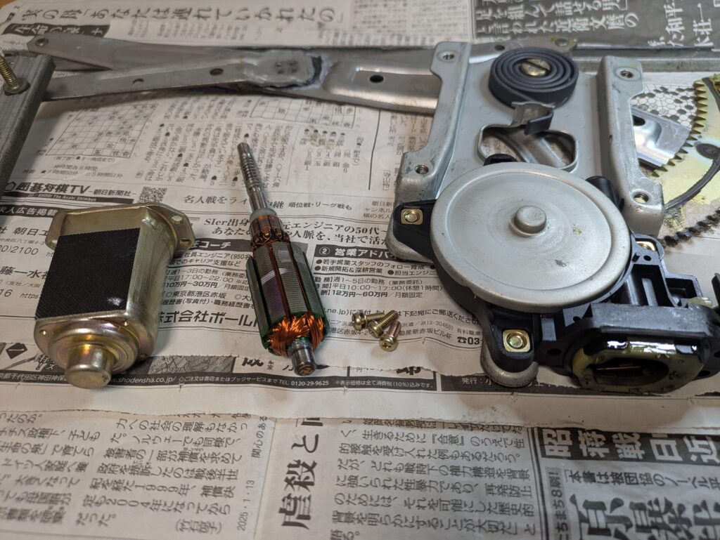 E25レギュレーターモーターのケースとローターを外した状態（内部構造が見える）