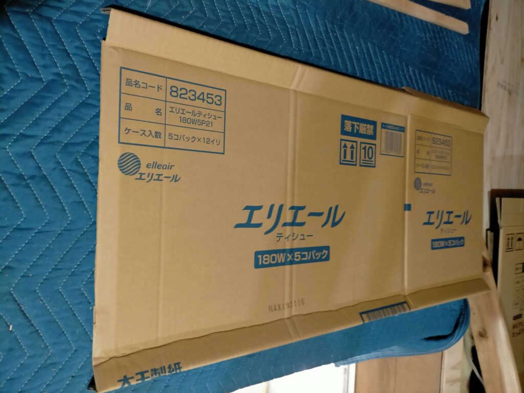 不足分を補うためダンボールで自作した通気スペーサー