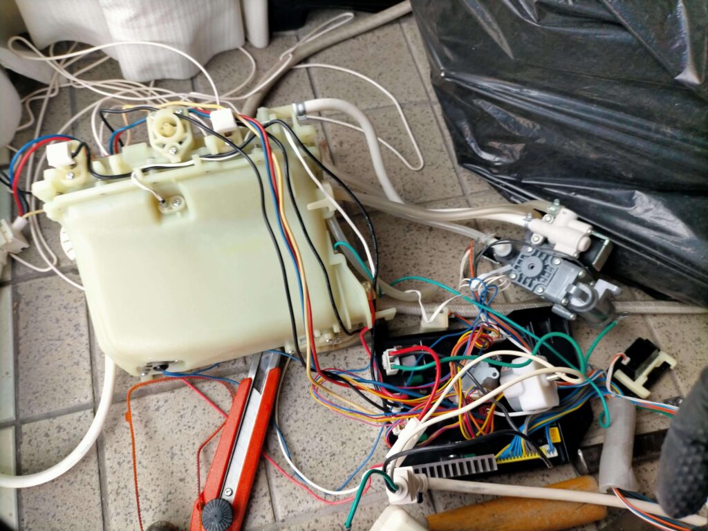 TOTO ウォシュレットの温水タンク・バルブユニット・メイン基板